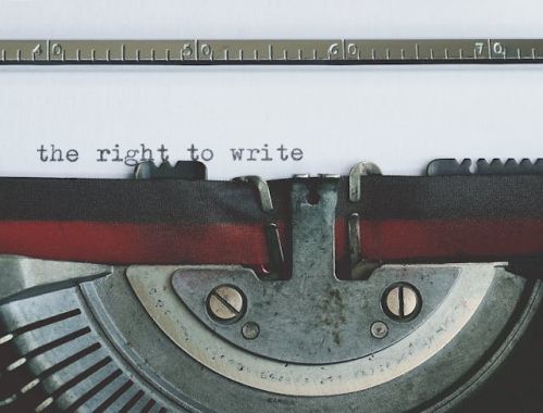 machine à écrire avec le texte 